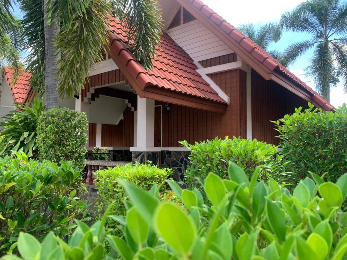 Bunraksa Resort Hotel Kamphaeng Phet Exterior foto