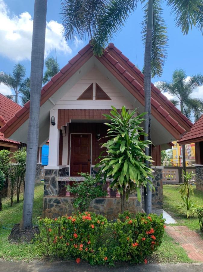 Bunraksa Resort Hotel Kamphaeng Phet Exterior foto