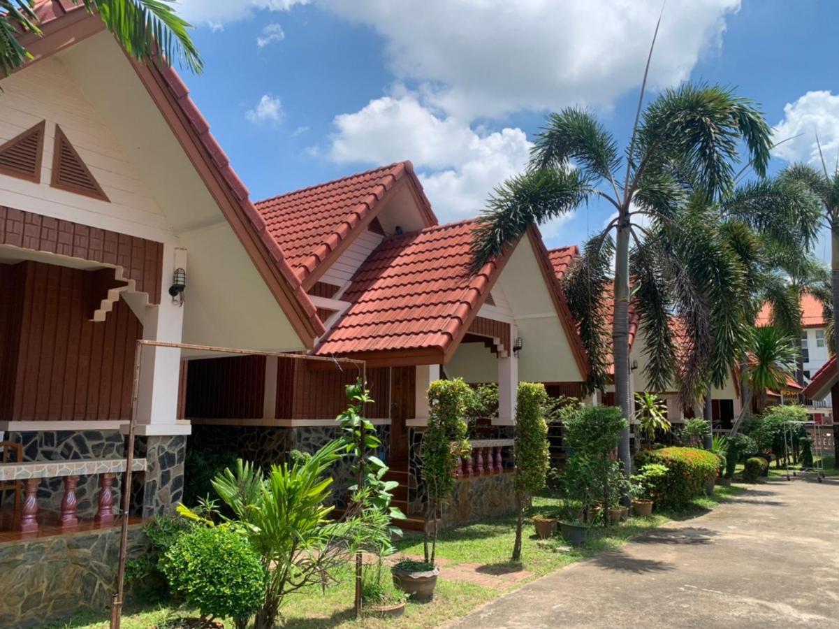 Bunraksa Resort Hotel Kamphaeng Phet Exterior foto