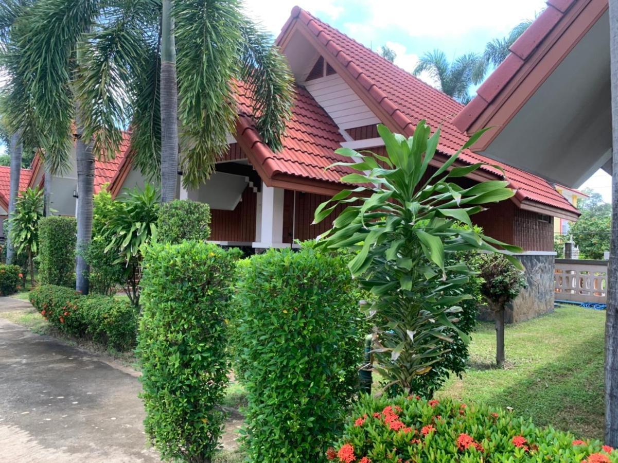 Bunraksa Resort Hotel Kamphaeng Phet Exterior foto