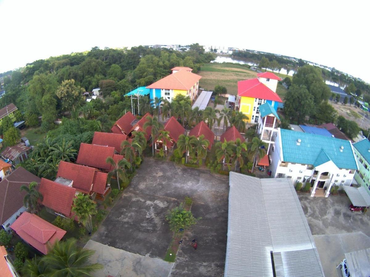 Bunraksa Resort Hotel Kamphaeng Phet Exterior foto