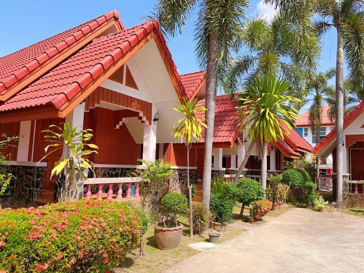 Bunraksa Resort Hotel Kamphaeng Phet Exterior foto