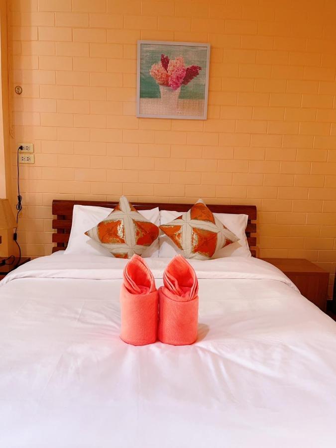 Bunraksa Resort Hotel Kamphaeng Phet Exterior foto