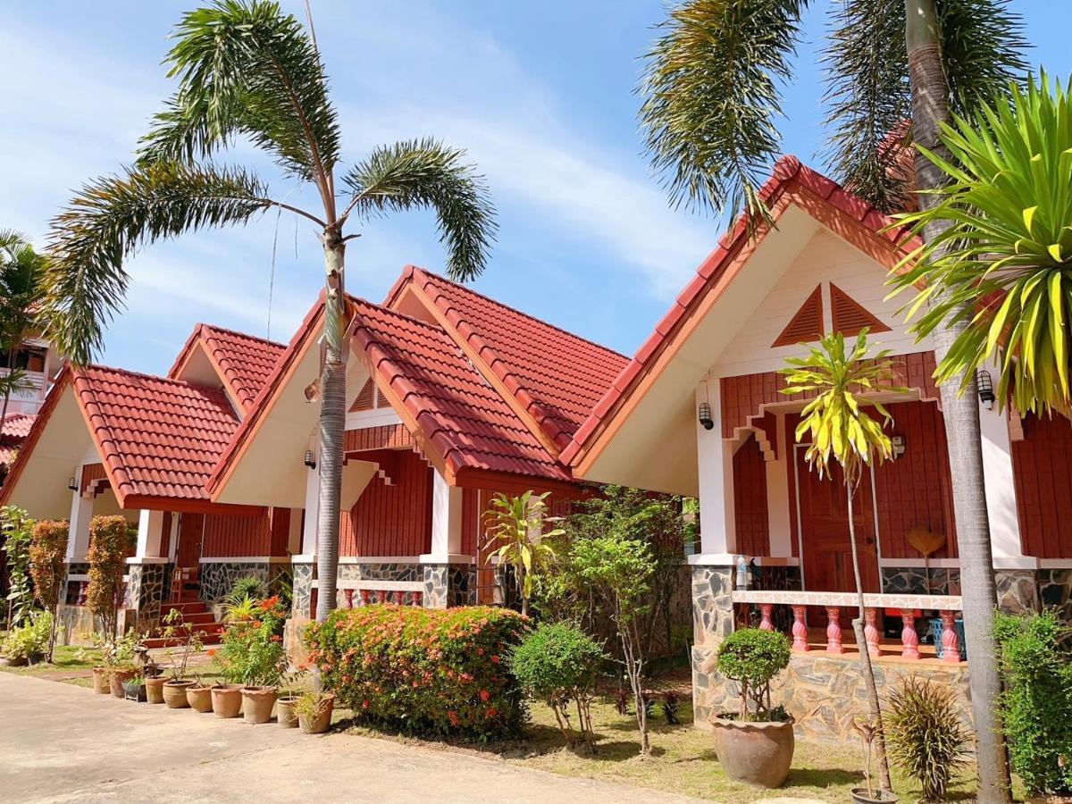 Bunraksa Resort Hotel Kamphaeng Phet Exterior foto