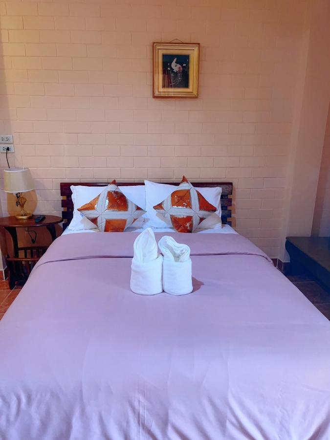 Bunraksa Resort Hotel Kamphaeng Phet Exterior foto